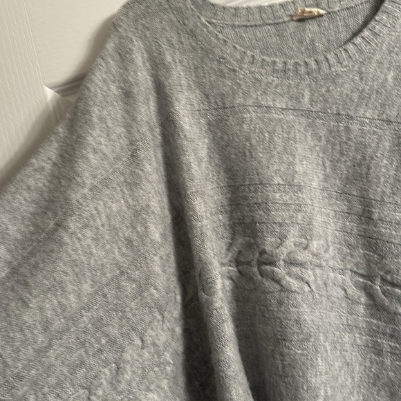 hem & thread round neck sweater - Picture 3 of 8